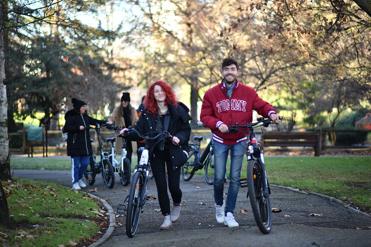 ¿Cuántos kilómetros se pueden hacer con una bici eléctrica?